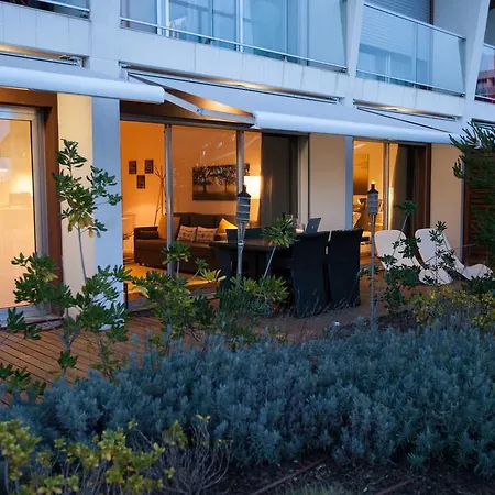 Charming With Terrace And Pool In Appartement