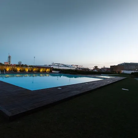 Charming With Terrace And Pool In Appartement